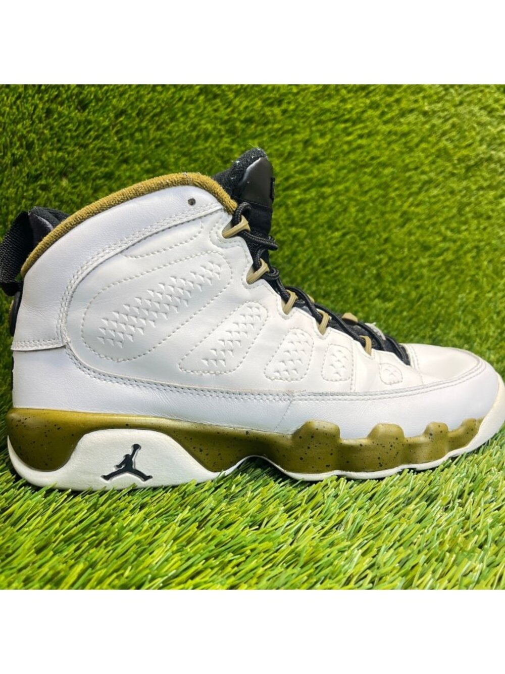 Nike Air Jordan 9 Retro Statue Boys Size 6.5Y White Basketball Shoes Sneakers